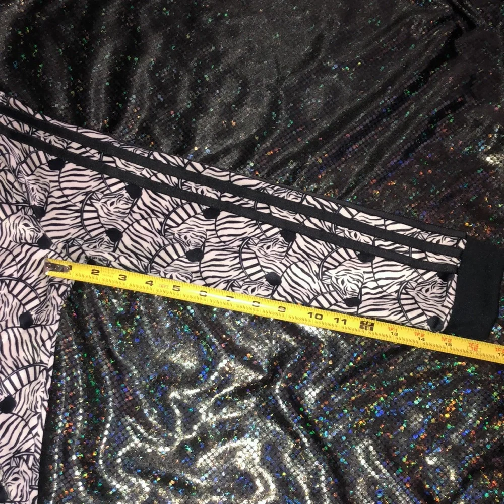 Adidas Zebra 🦓 Girls Jacket - Picture 13 of 16